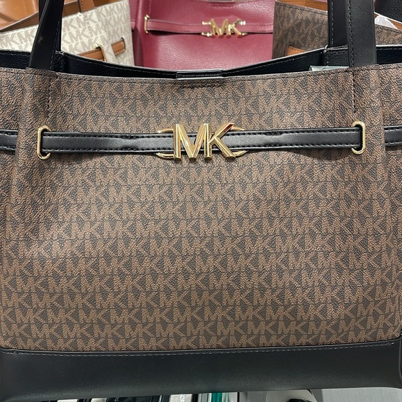 MICHAEL KORS
Reed Large Logo Belted Shoulder Tote Bag
Brown/Black 
NWT - Picture 2 of 16
